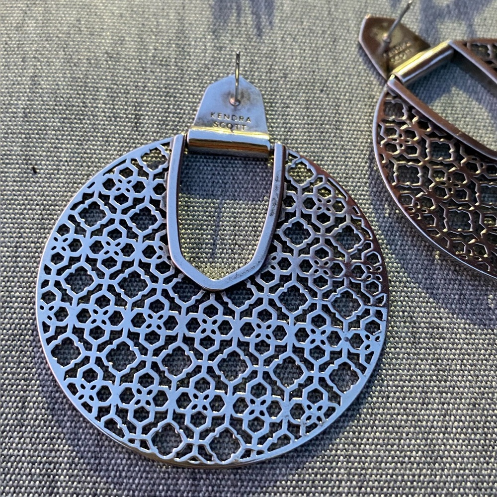 Kendra Scott Diane Drop Silver Rhodium Plated Filigree Statement Earrings - Picture 4 of 9